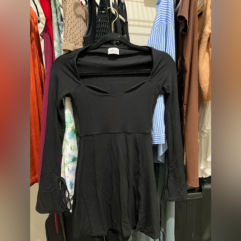 LONG SLEEVE A-LINE MINI DRESS IN BLACK